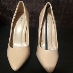 Size 5 nude pumps